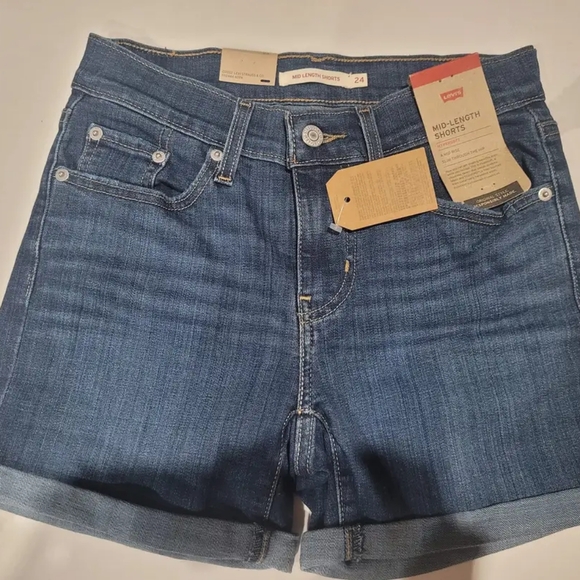 NWT Levi's Shorts - Picture 2 of 3